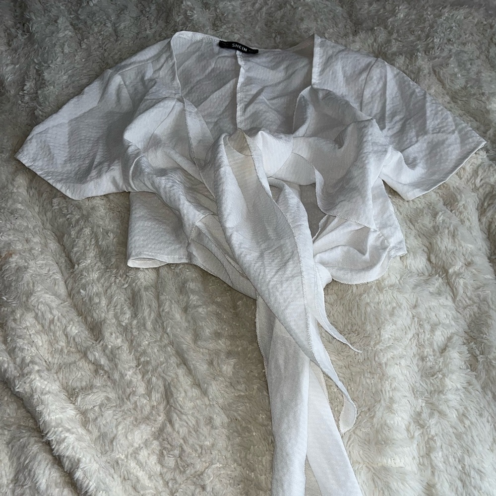 White vintage blouse with 2 bow tie
detailing in the front
